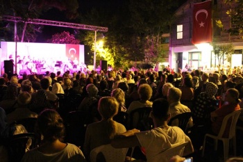 Demokrasi Ve Milli İradeye Saygı Konseri